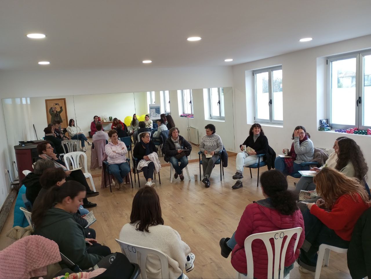 ‘Mulleres que coidan da terra e da comunidade’, presentación da guía