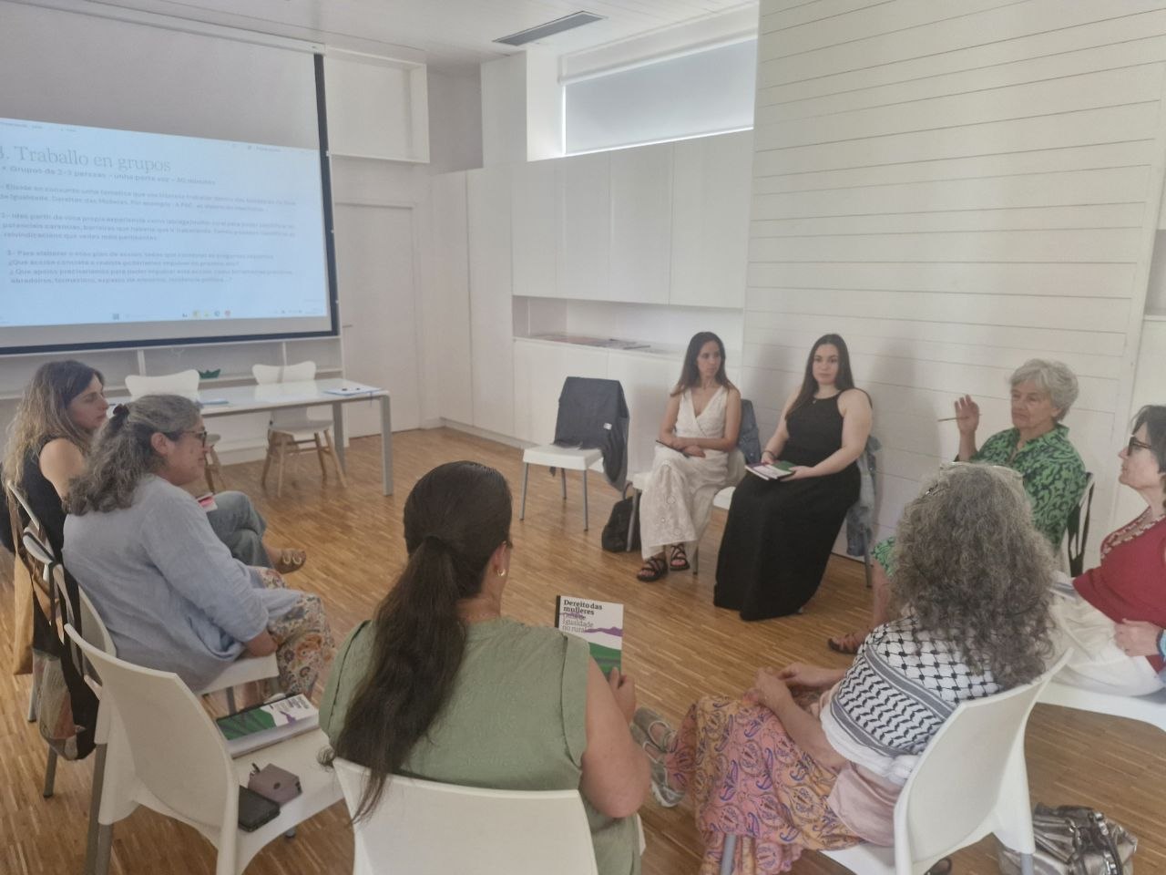 Presentación en Compostela da obra ‘Dereitos das mulleres. Guía de igualdade no rural’